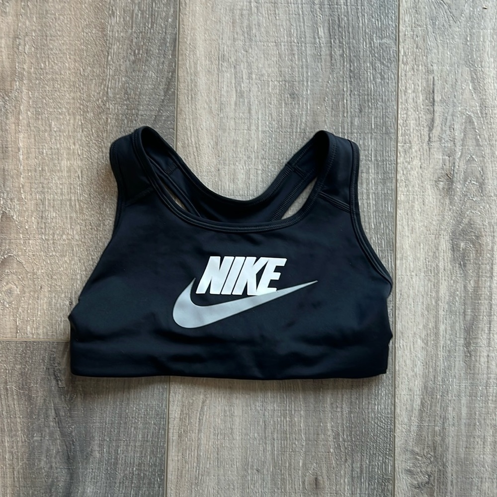 Nike Swoosh Sports Bra. Black. Size Small. Never worn ✨ NWT 🏷️